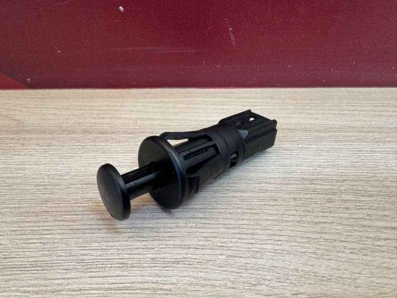 Концевик двери багажника