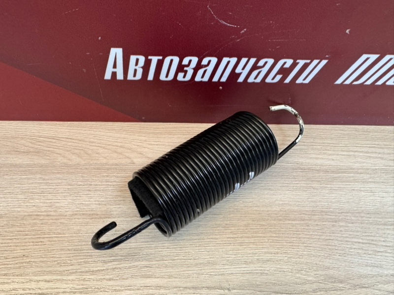 Пружина крышки багажника