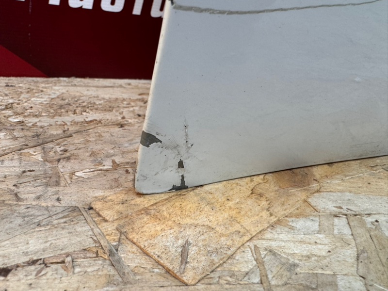 Дверь боковая