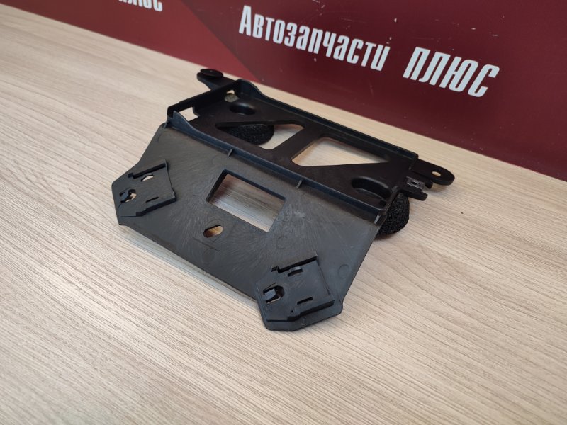 Кронштейн блока управления двигателем