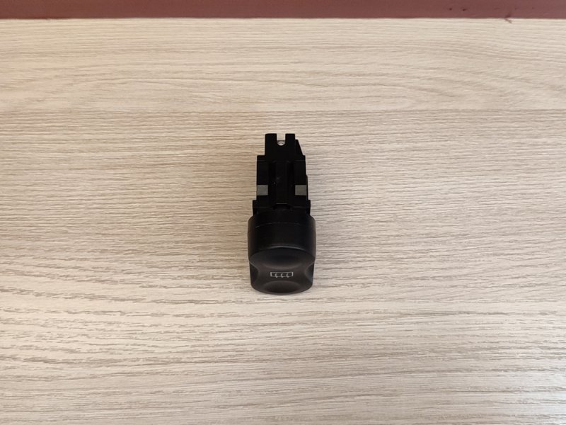 Кнопка обогрева заднего стекла