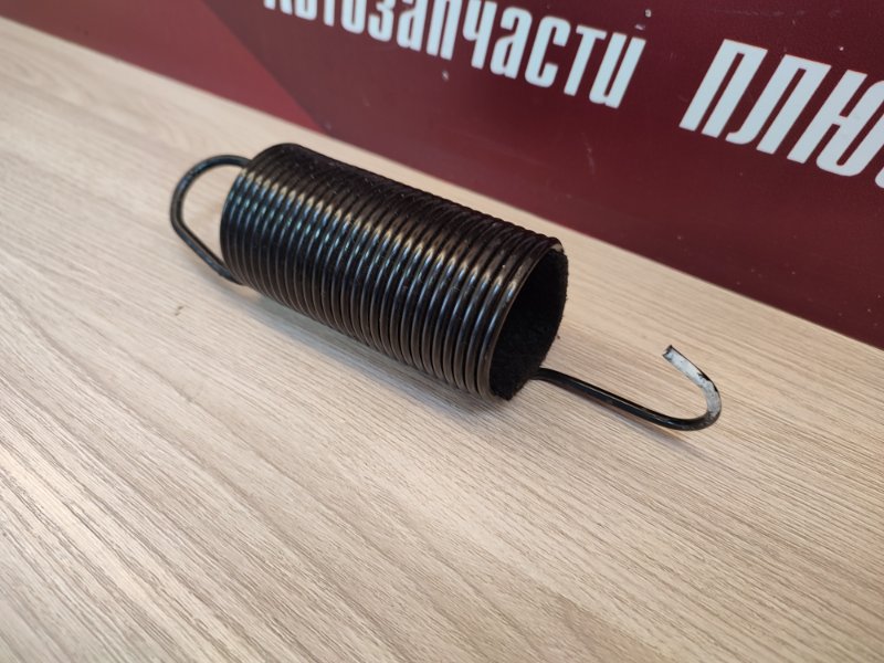 Пружина крышки багажника