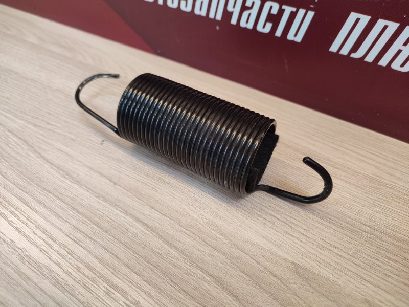 Пружина крышки багажника
