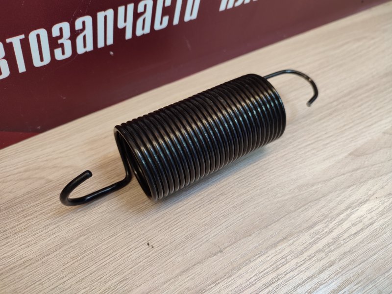 Пружина крышки багажника