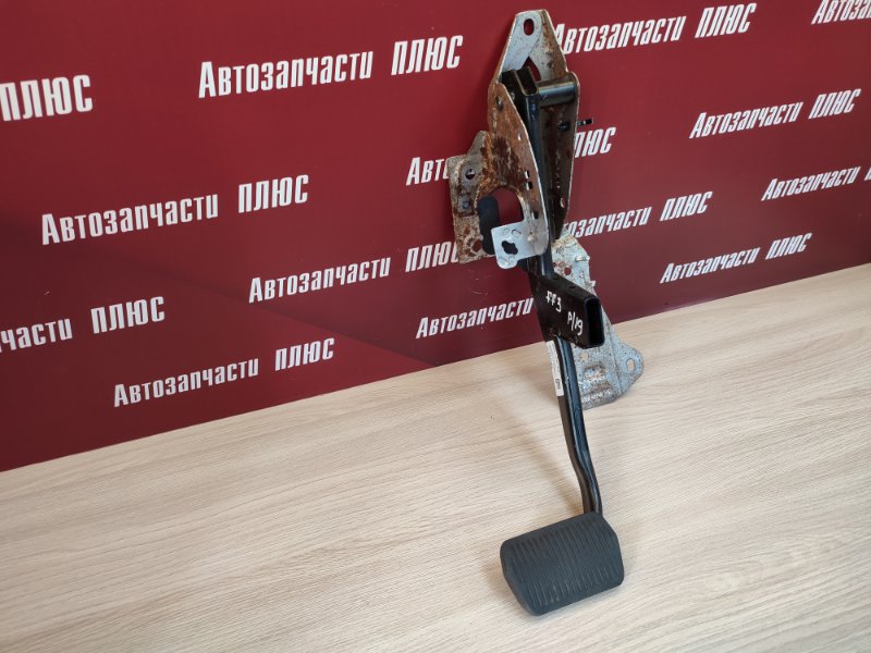 Педаль тормоза