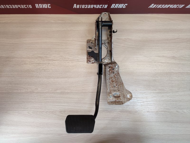 Педаль тормоза