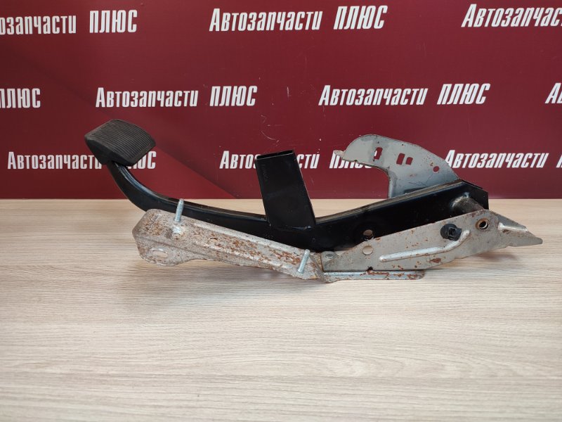 Педаль тормоза