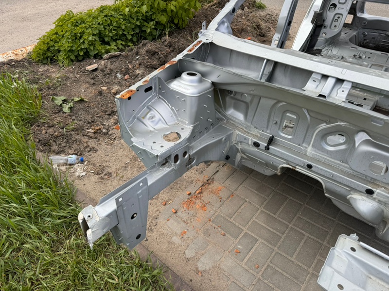 Передняя часть кузова