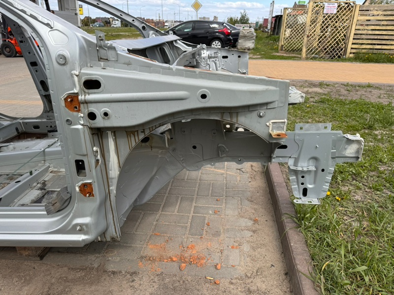 Передняя часть кузова