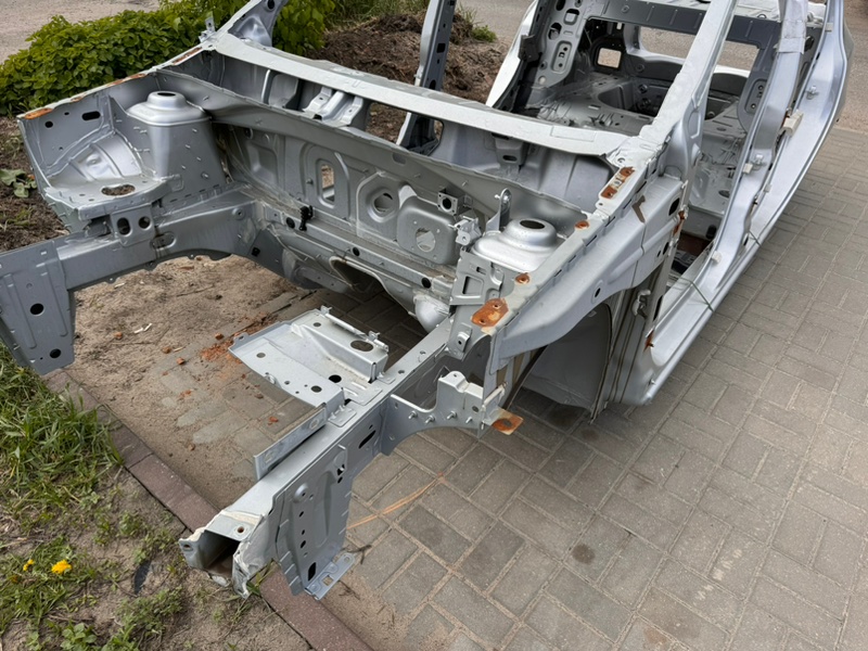 Передняя часть кузова