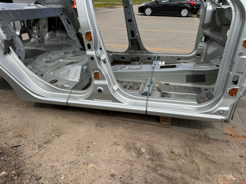 средняя стойка