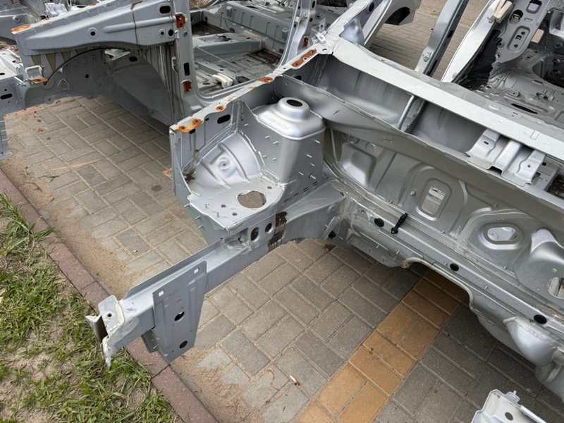 Передняя часть кузова