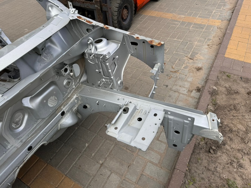 Передняя часть кузова