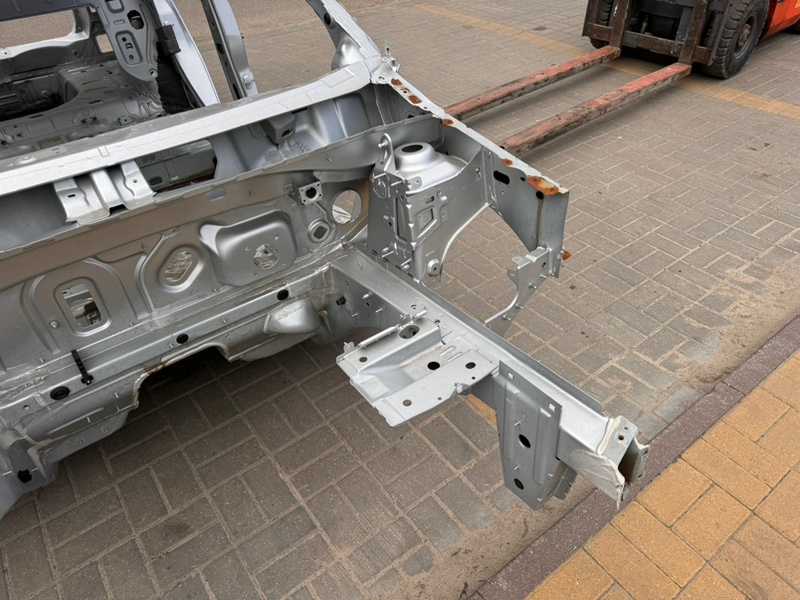 Передняя часть кузова