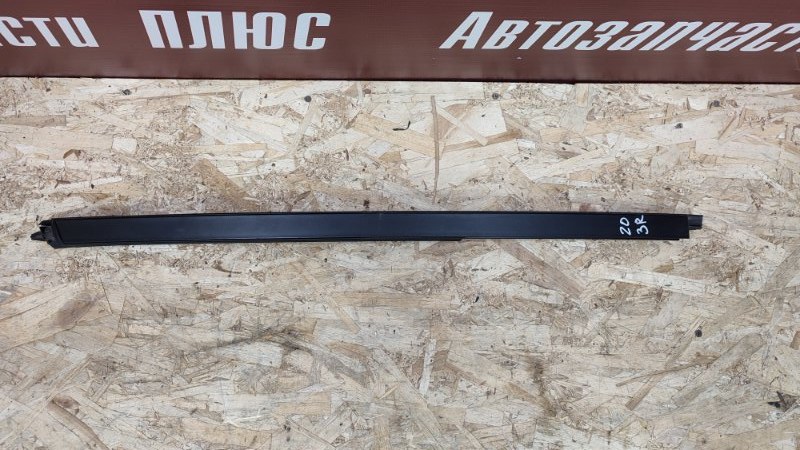 Направляющая стекла двери