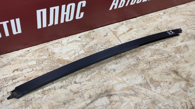 Направляющая стекла двери