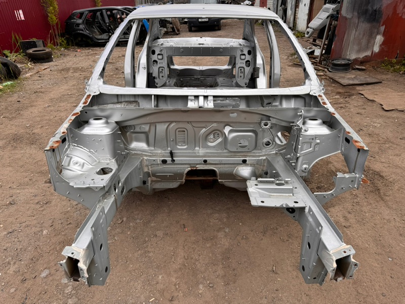 Передняя часть кузова