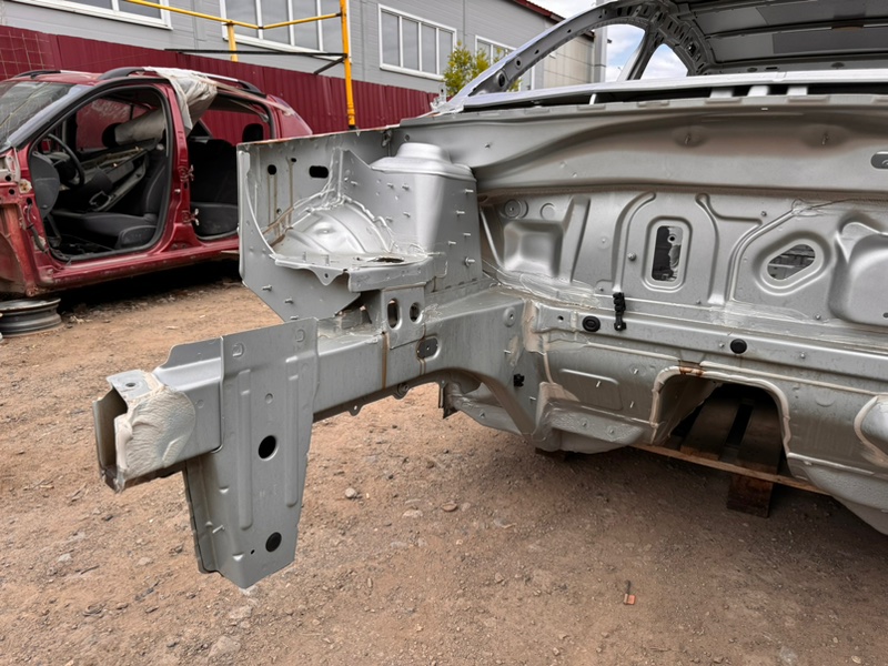 Передняя часть кузова