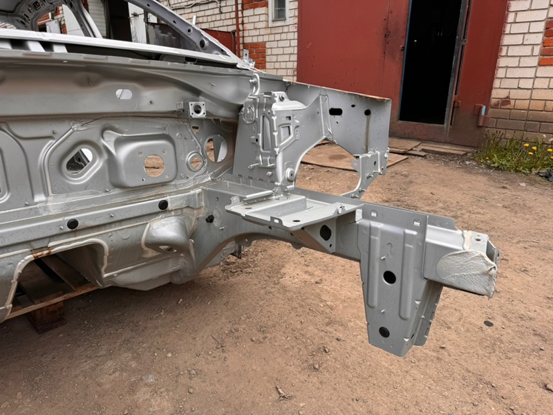 Передняя часть кузова