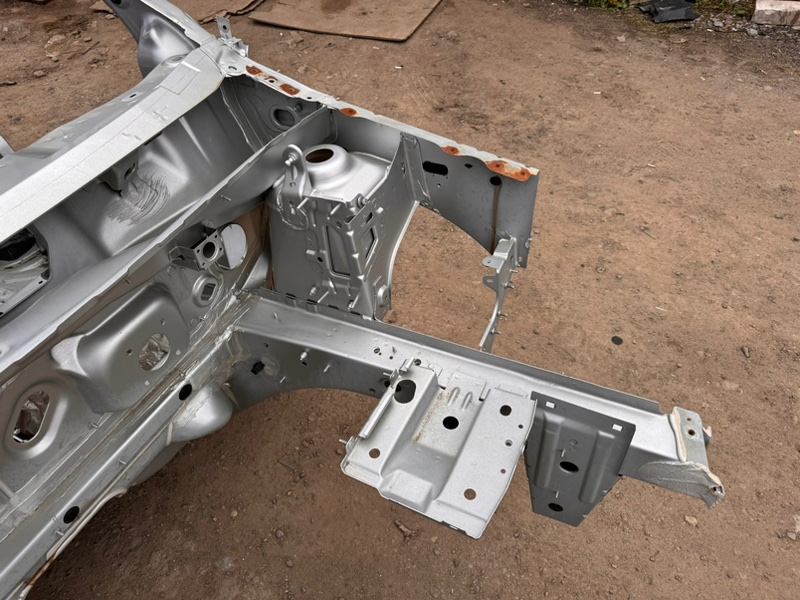 Передняя часть кузова