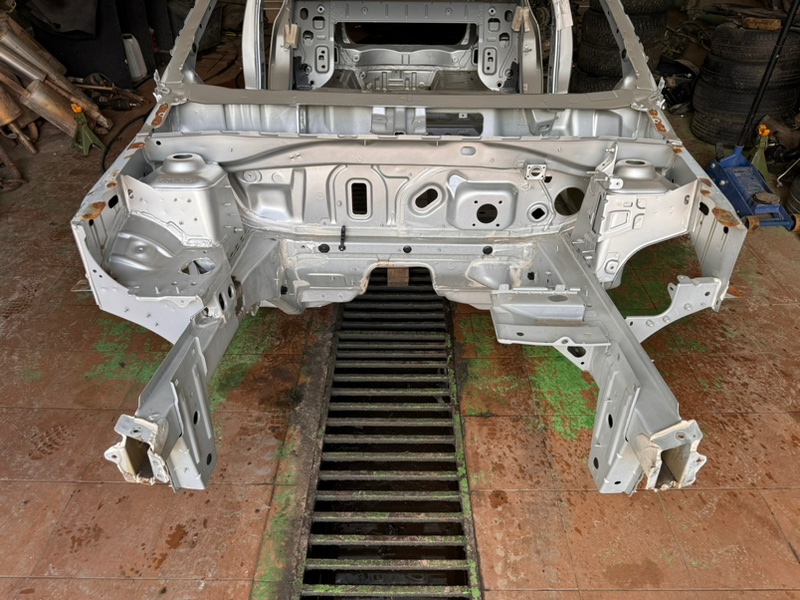 Передняя часть кузова