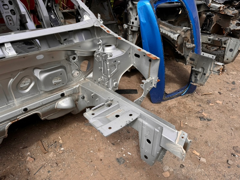 Передняя часть кузова