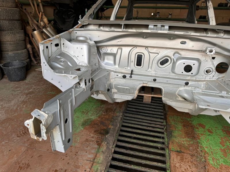 Передняя часть кузова