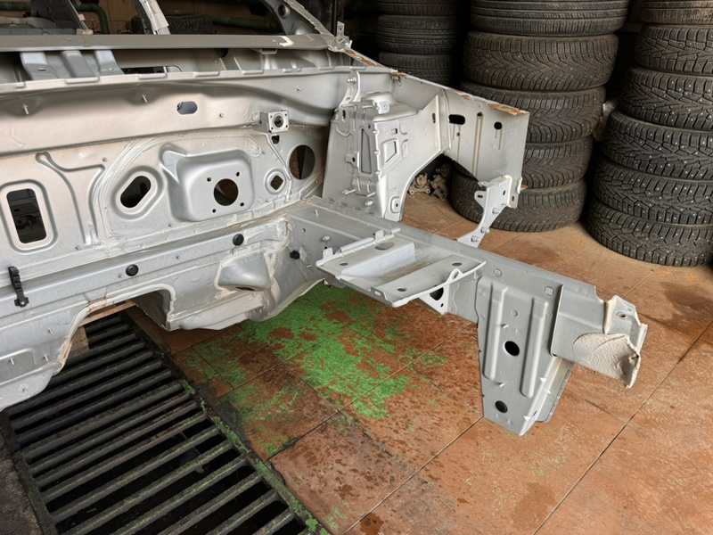 Передняя часть кузова