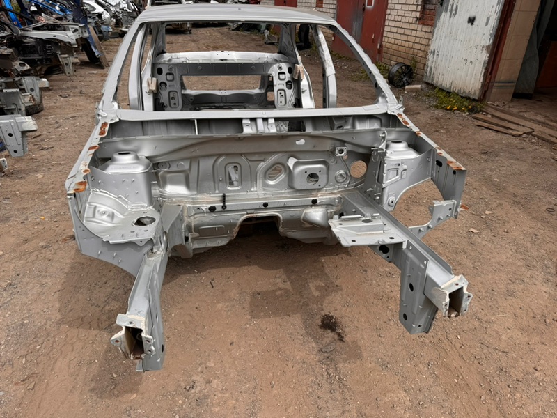 Передняя часть кузова