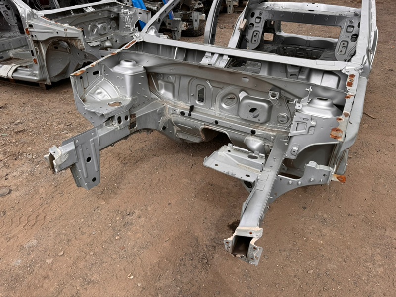 Передняя часть кузова