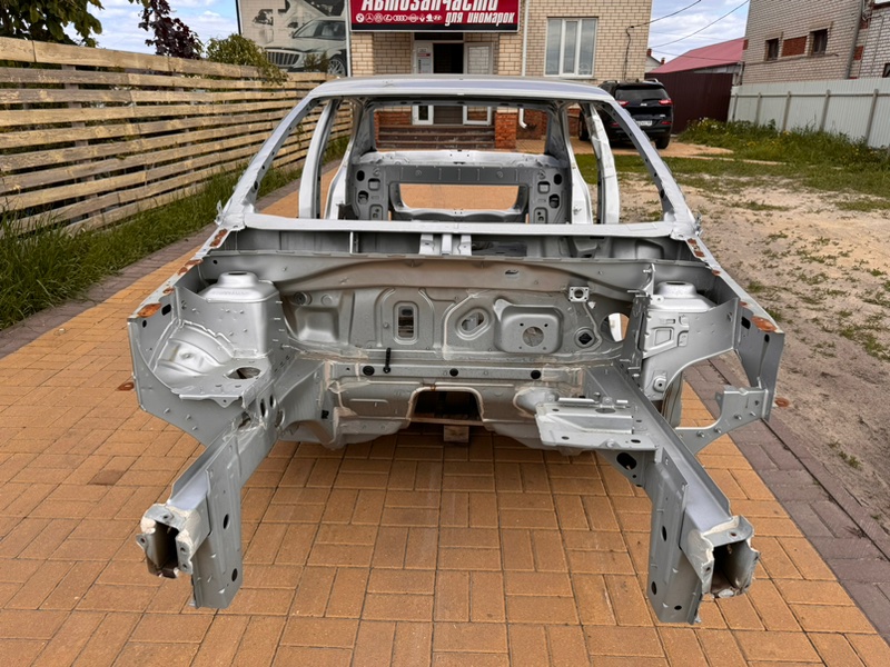 Передняя часть кузова