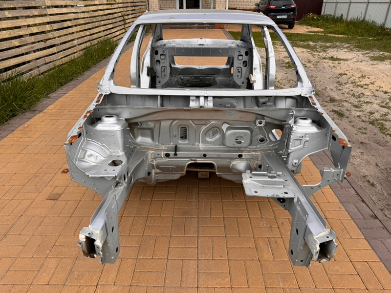 Передняя часть кузова