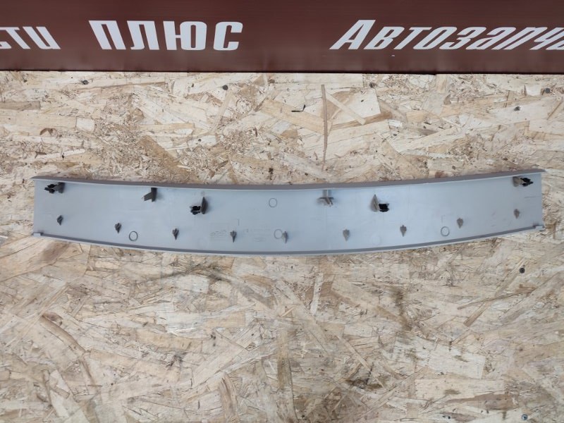 Обшивка двери багажника