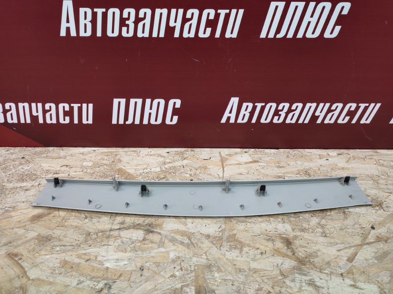 Обшивка двери багажника