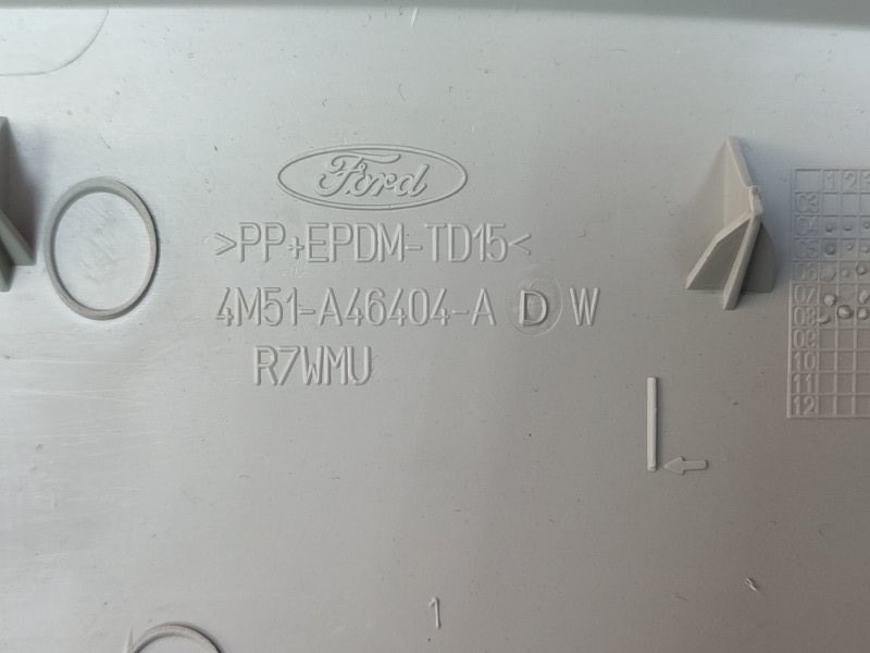 Обшивка двери багажника