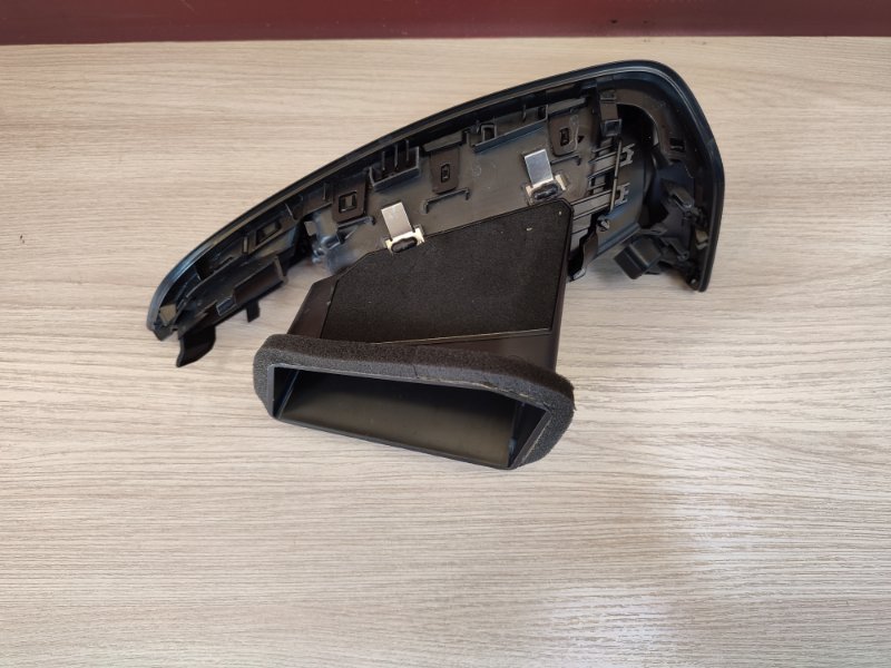 Воздушный дефлектор салона