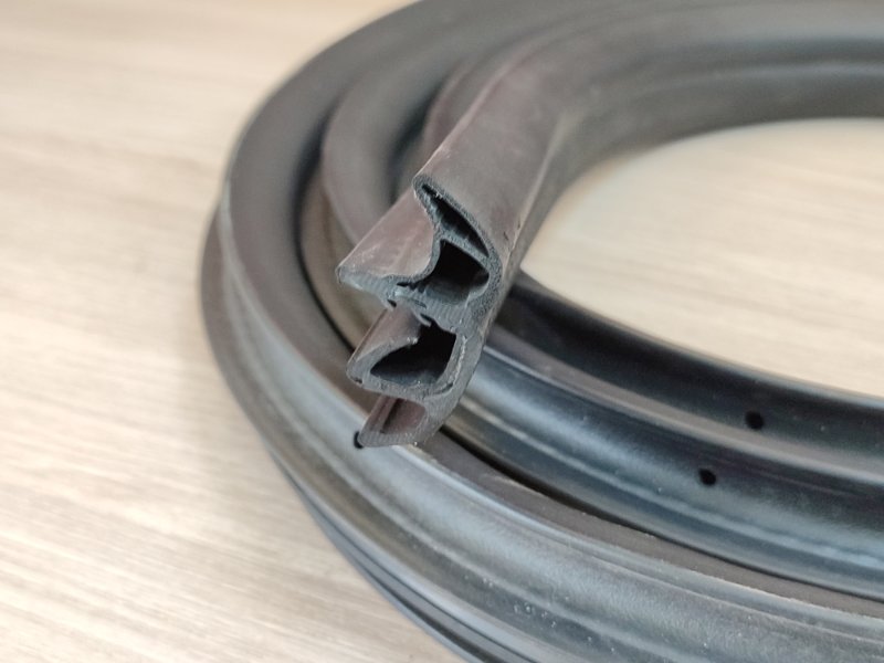 Уплотнитель      двери