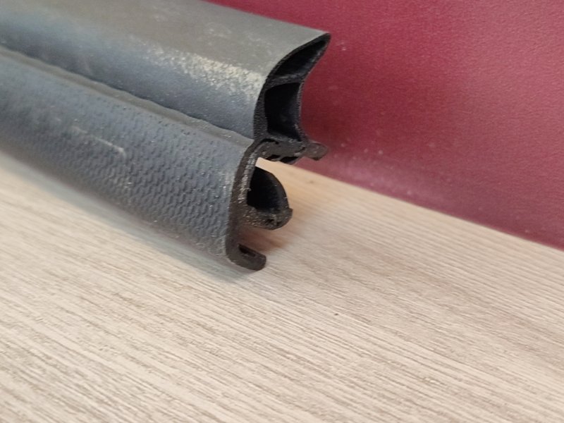 Уплотнитель      двери