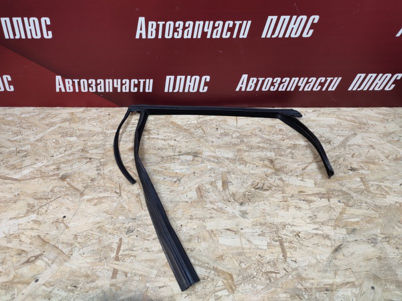 Уплотнитель стекла двери