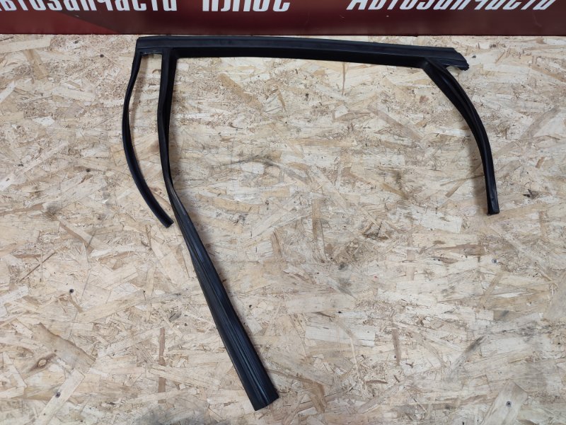 Уплотнитель стекла двери