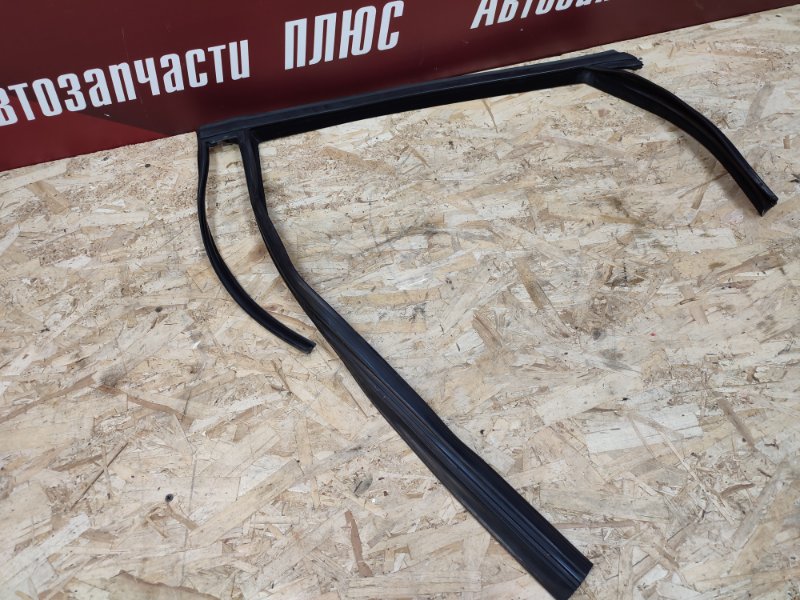 Уплотнитель стекла двери