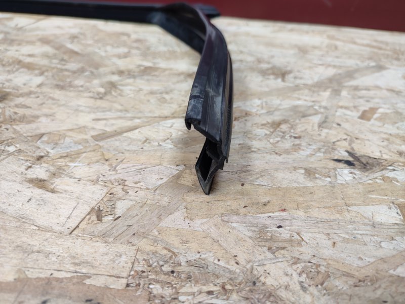 Уплотнитель стекла двери