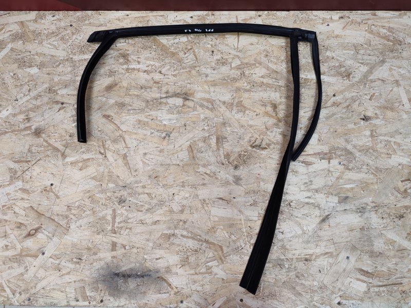 Уплотнитель стекла двери