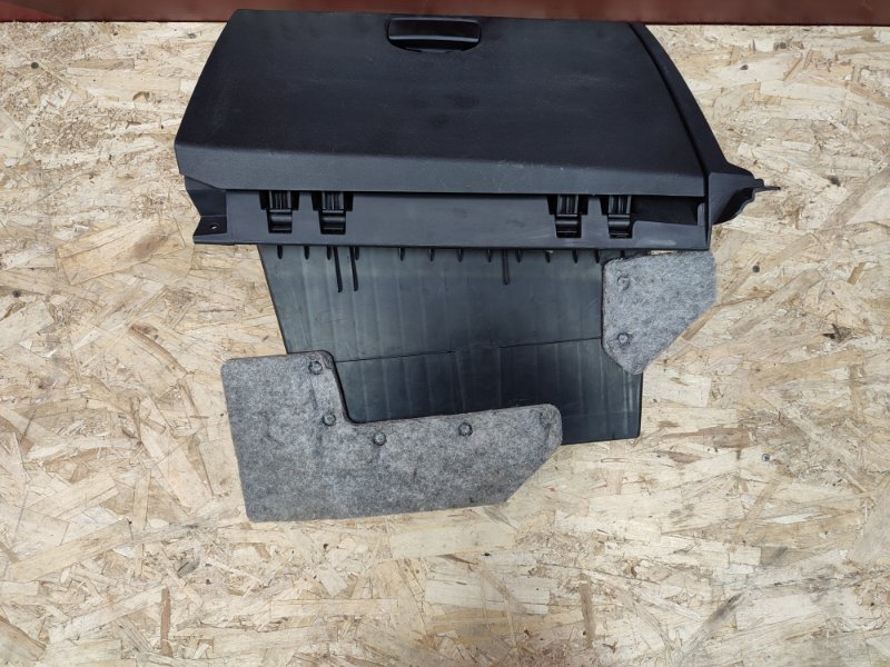 Крышка бардачка