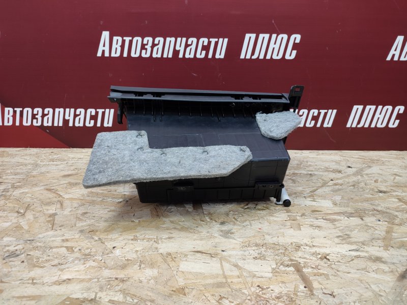 Крышка бардачка