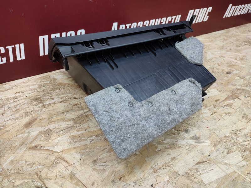 Крышка бардачка