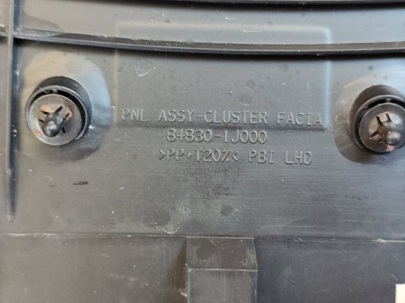 Козырек щитка приборов