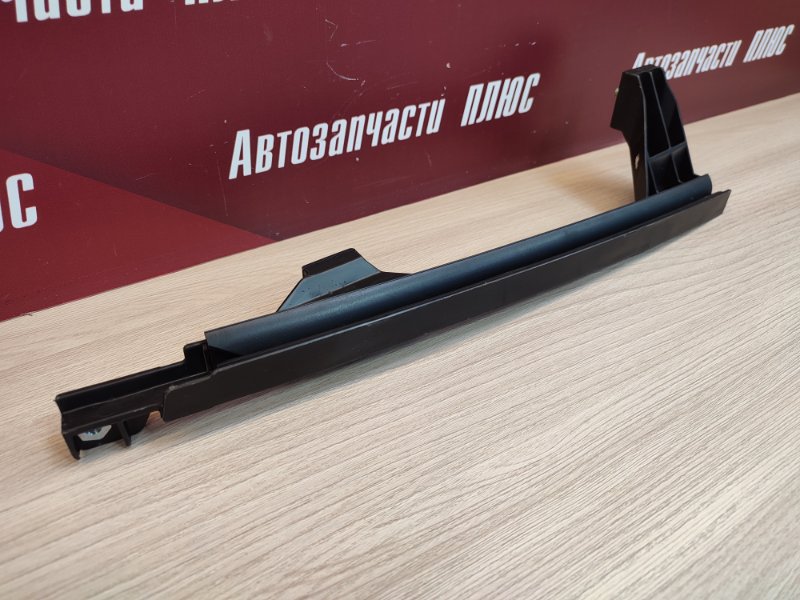 Направляющая стекла     двери