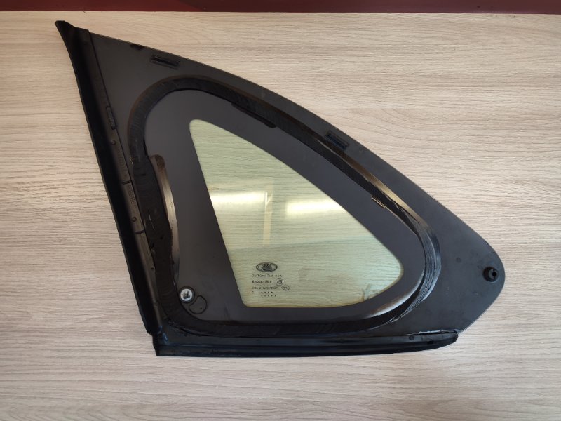 Форточка кузова