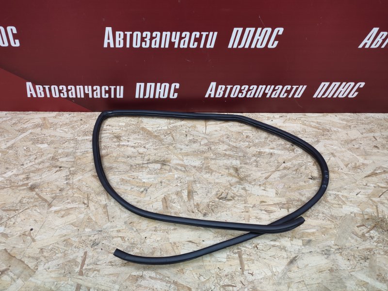 Уплотнитель     двери